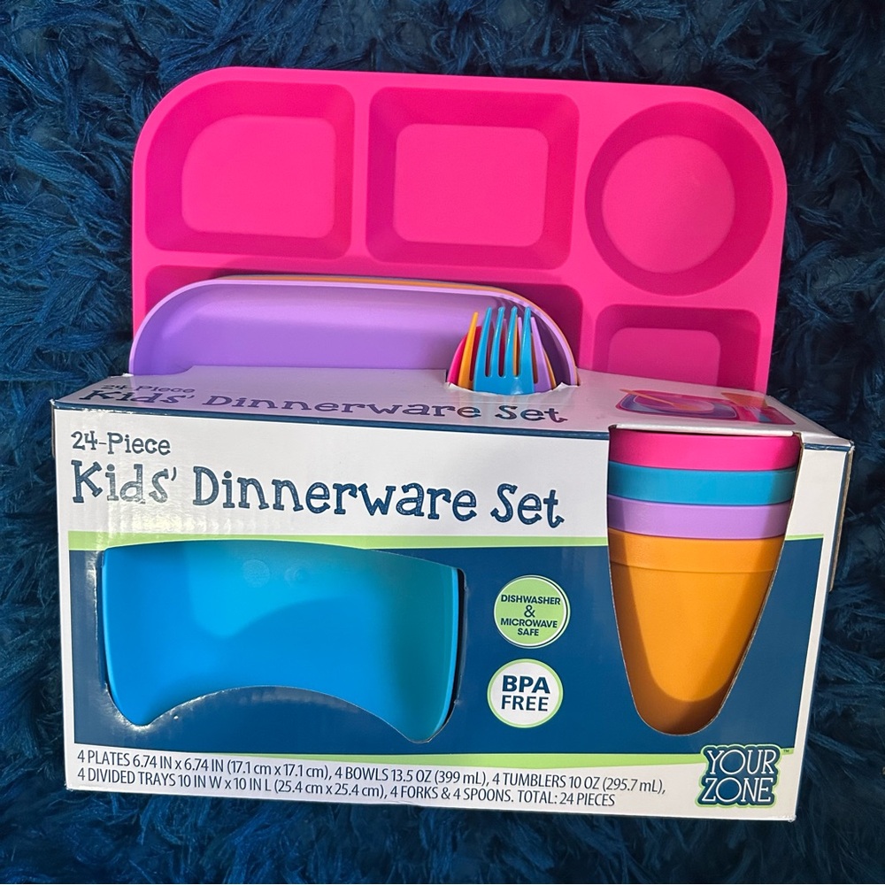 24 piece kids Dinnerware Set

Toddler 
Plate
Bowls
Trays
Cups
Forks
Spoo…